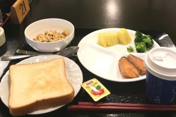 My random breakfast - there was a bit of everything available