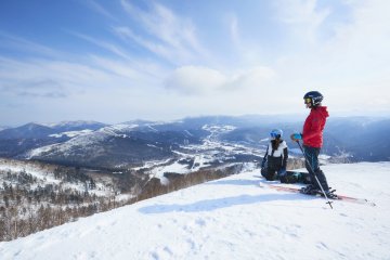 Imagine skiing on top of the world in a few hours from landing at Chitose Airport