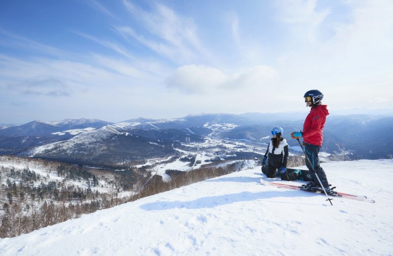 Imagine skiing on top of the world in a few hours from landing at Chitose Airport