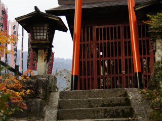 A small torii at the Nakasendo hiking trail in rural Japan