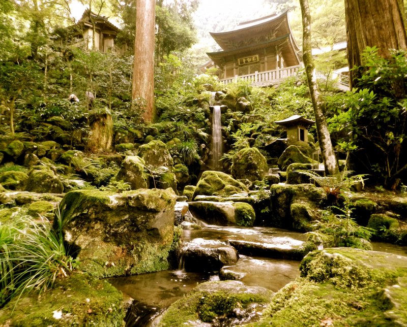 <p>Waterfalls down from the temple</p>