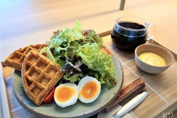 The brunch plate will set you back 850 yen (or 1,350 yen with drip coffee)
