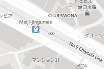 <p>ด้านหลังถนนโอโมะเทซันโดะ</p>