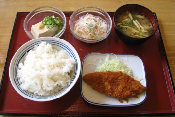 A classical tonkatsu set meal