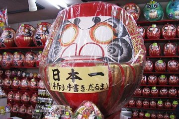 Дарума на рынке в Кавасаки
