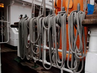 Nippon Maru, Deck detail, ropes and belaying pins