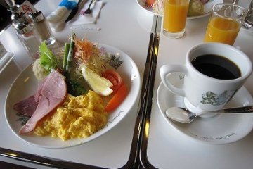 <p>At Kiyomizu branch shop. A gorgeous and delicious breakfast set</p>