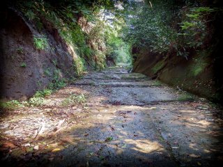 These narrow roads used to once link Kamakura to the outside world