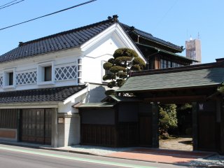A full view of the former Hariso Ryokan, now used as a private residence