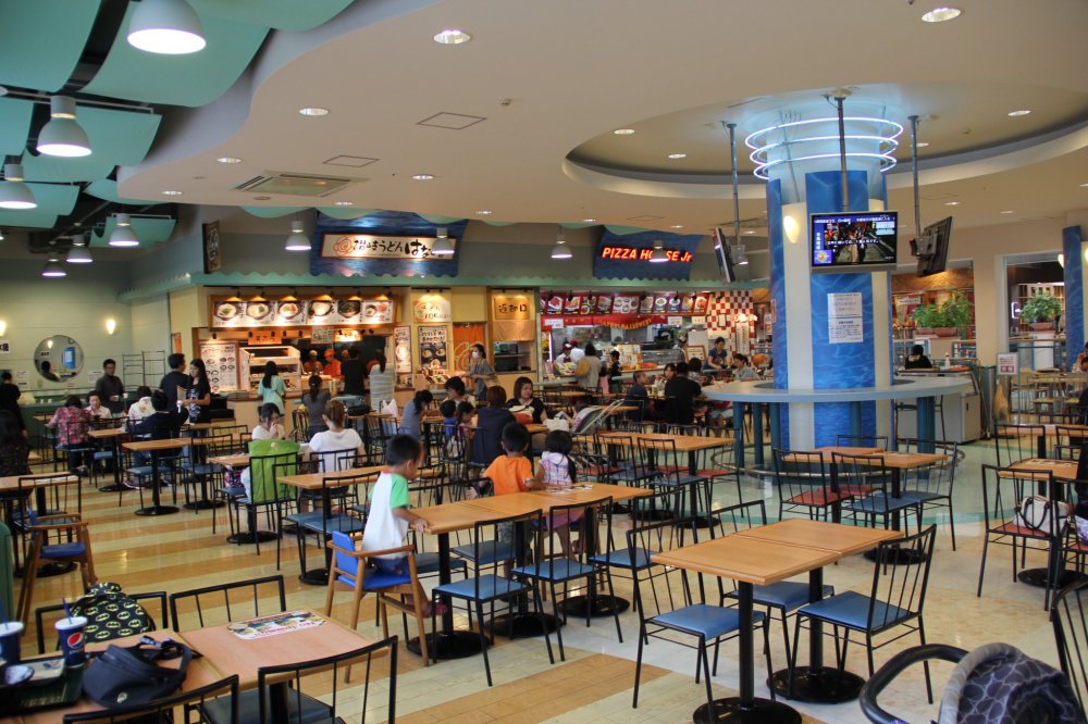 Pizza House Jr. is located in a food court so there is plenty of seating