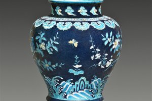 Vases like this cloisonné style from the 15th Century were landed in Nakanoshima, which you can now see at the Museum of Ceramic Art 