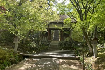 Nio-Mon Main Gate