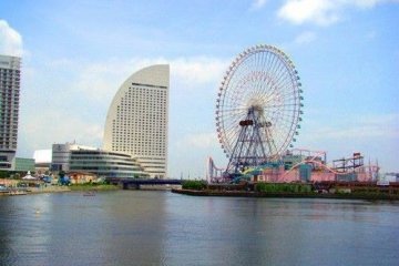 横滨的标志--洲际酒店和摩天轮