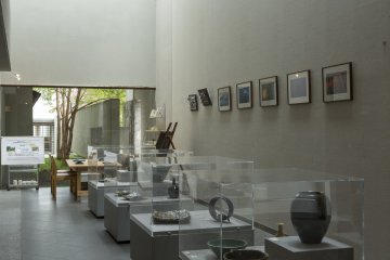 The gallery displays the masterpiece of the hotels ceramicist as well as some beautiful photography of Fuji-san