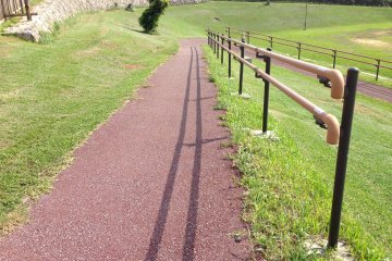<p>There are a lot of cut backs along the jogging trail that help add distance to each lap around the park</p>