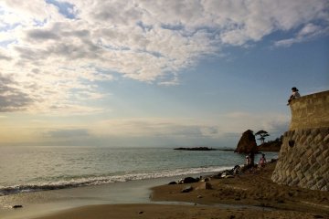 <p>Bring your camera! Beautiful views from Akiya Beach</p>