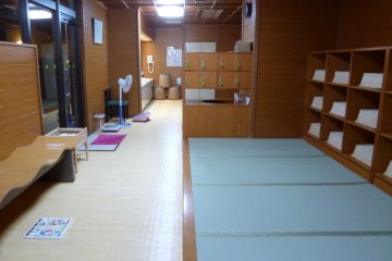 The changing room for the ladies's onsen was really clean.
