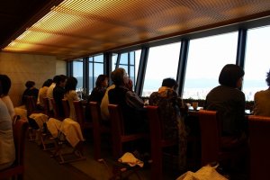 京都タワー方面の市街地を１１階から一望できる素晴らしい眺めが楽しいカウンター席
