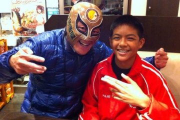 It's Masukudo Cocoichi (Masked Coco Ichi)! His visit made my son's day