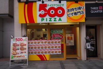 First time seeing oven-baked pizzas this cheap... 500 yen!