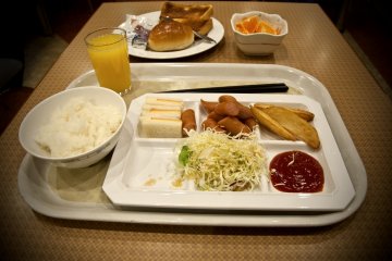 An example of what you can get from the breakfast buffet