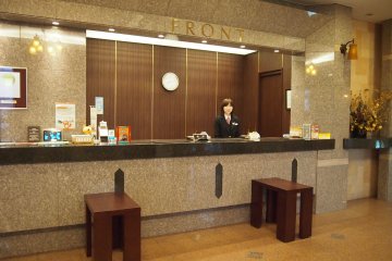 <p>แผนกต้อนรับของโรงแรมแกรนเชีย ชิเรโตโกะ-ชาริ เอกิมาเอะ</p>