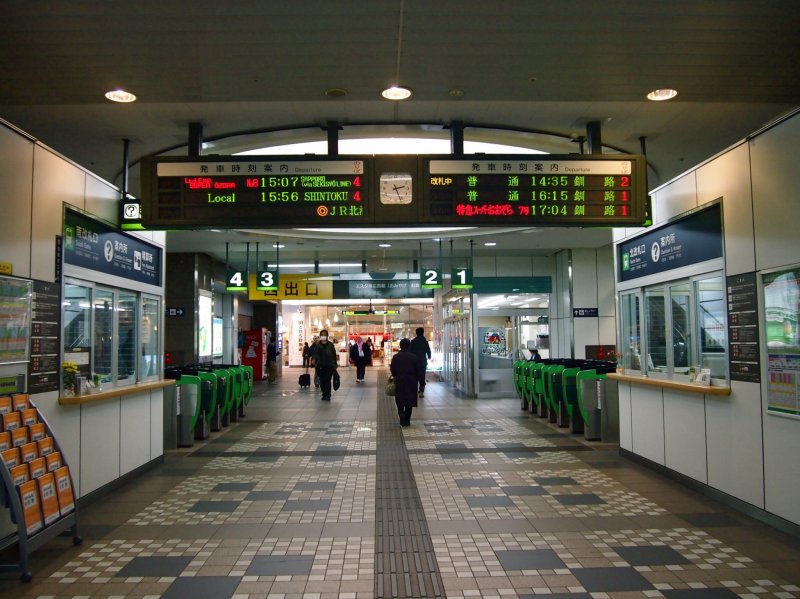 Local lines and rapid express trains from Hokkaido run through Obihiro station