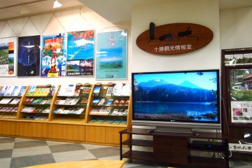 Начните свое путешествие с расположенного на станции туристического бюро Токати