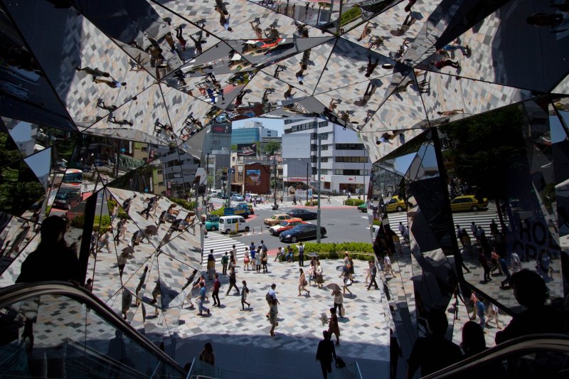 <p>The new Tokyu Plaza, right on the corner of Omotesando and Meiji-dori, opened in April 2012. Apart from its incredible entrance covered with mirrors, don&#39;t miss the garden on the top floor, as it&#39;s at least as incredible as is the entrance.</p>