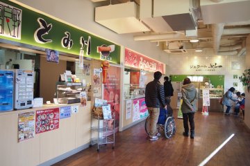 <p>FURADISH, the food court area selling finger food and delicious ice cream from Cheese factory.&nbsp;</p>