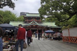 Historical setting and the flea market