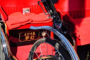 The beautiful red of two&nbsp;Kamakura rickshaw