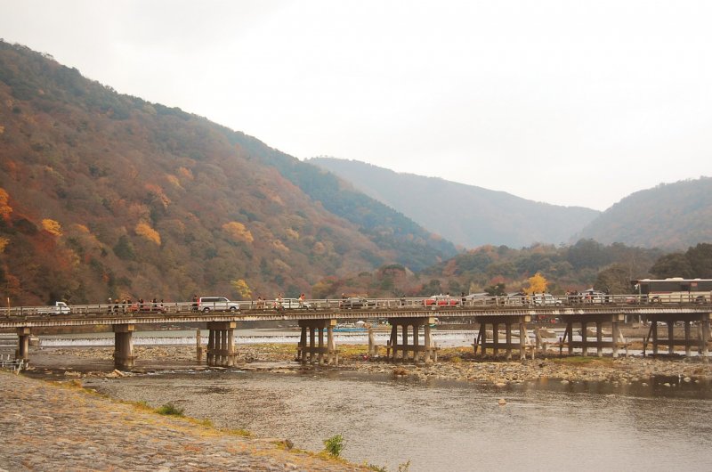 <p>สะพานสัญลักษณ์ของอะระชิยะมะ (Arashiyama) สะพานโทะเกะซึตเกียว (Togetsukyo)</p>
