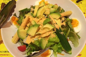 <p>Garlic House&#39;s Avocado Salad dressed with spicy thousand island will wake up your taste buds. 880yen</p>