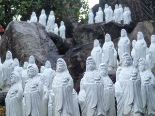 Các tượng Phật nhỏ