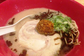 <p>The ingredients in the red ramen are best savored individually before combining.</p>