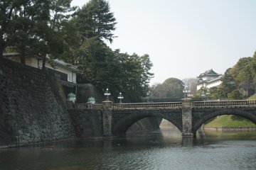 <p>พระราชวังอิมพีเรียลและสะพานแว่นตา ณ โตเกียว</p>