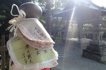 <p>Bibs tied around temple posts to pray for the safety of a child</p>