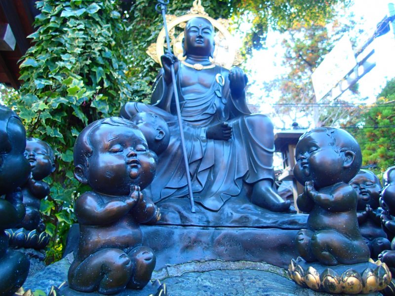 <p>Jizu Bosatsu statue</p>