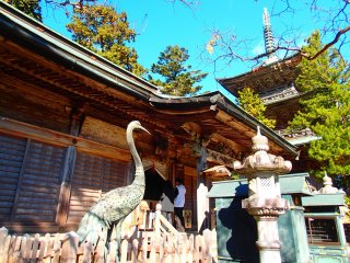 Crane figure in front of the Main Hall