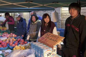 <p>One of the many stalls braving the cold mornings to sell goods.</p>