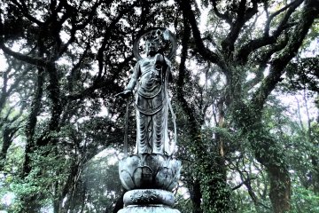 <p>Miroku Bosatsu statue</p>