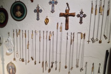 <p>Crosses and necklaces from France</p>