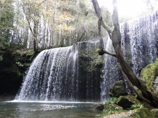 Nabegataki Falls in Oguni
