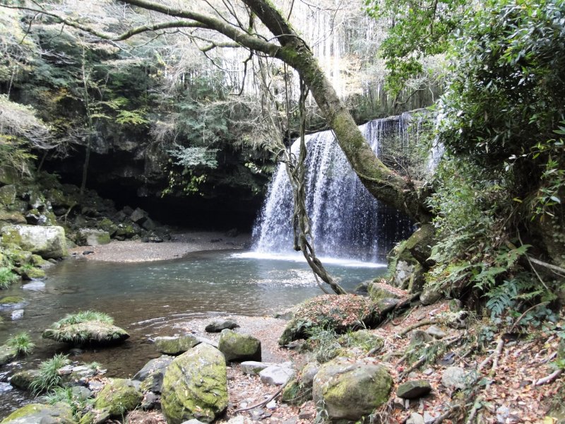 <p>The falls are hidden away down a side road outside of town</p>
