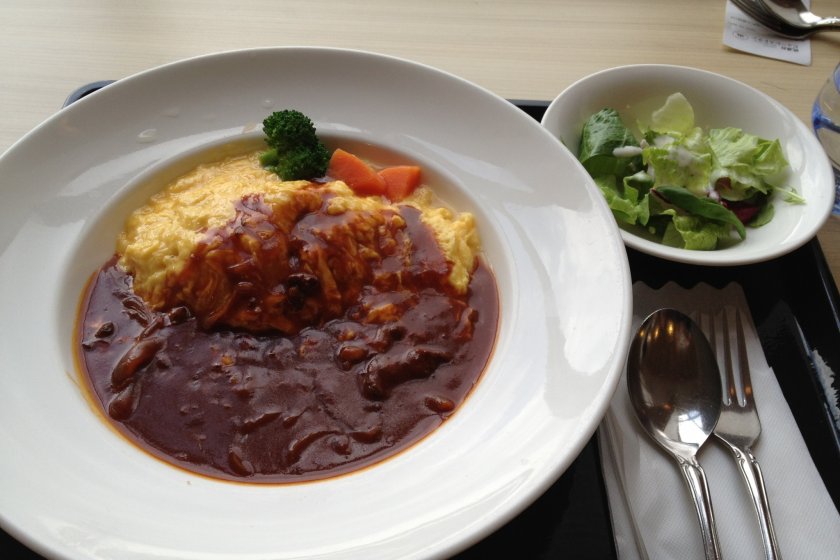 เมนูข้าวไข่ออมเล็ตฟุวาโตะโระ (ふわとろオムライス) เมนูยอดนิยมของร้านอาหาร
