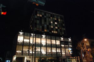 The Claska&nbsp;Hotel at night