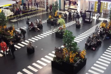 <p>The airport never really gets too busy, so it&#39;s quite relaxing to wait there</p>