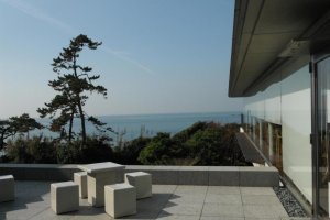 It’s worth visiting just to see this building and to enjoy the beautiful ocean view. When it is a fine, clear day, you can also see Mt. Fuji over the sea.