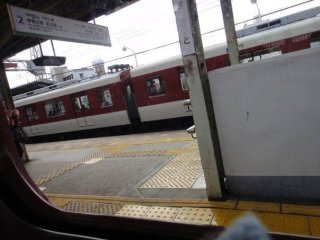 รถไฟเจอาร์ ที่วิ่งไปทุกเมืองในประเทศญี่ปุ่น คืออีกหนึ่งพาหนะในการเดินทางออกนอกเมืองโอซากาของเราในทริปนี้